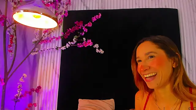 Snapshot of MONIK_FOX_CR chatting on 12/05/25, 07:43 MONIK FOX CR online show from 12/05/25, 07:43