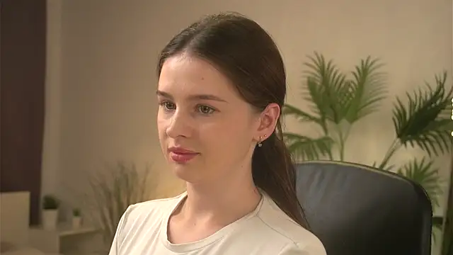 Snapshot of Olivia_Farrell chatting on 09/20/25, 12:50 Olivia Farrell online show from 09/20/25, 12:50