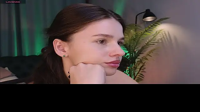 Snapshot of Olivia_Farrell chatting on 10/20/25, 12:49 Olivia Farrell online show from 10/20/25, 12:49