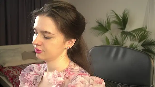 Snapshot of Olivia_Farrell chatting on 03/02/26, 12:45 Olivia Farrell online show from 03/02/26, 12:45