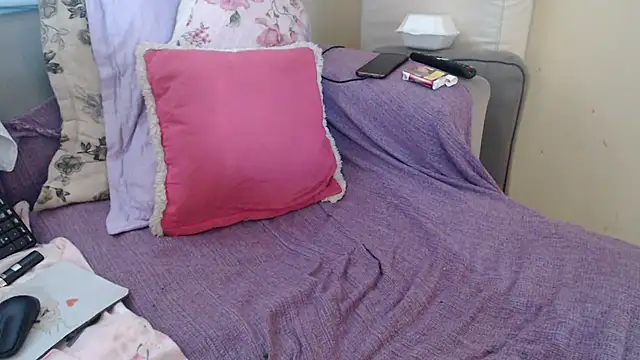 Snapshot of ayanahot_ chatting on 12/04/25, 09:51 ayanahot online show from 12/04/25, 09:51