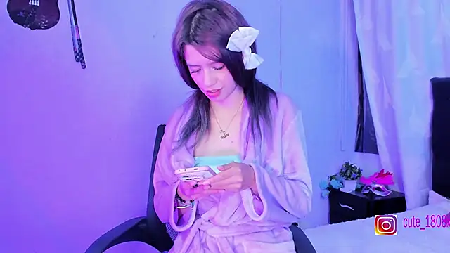 Snapshot of Sofiia_cute_ chatting on 10/21/25, 01:50 Sofiia cute  online show from 10/21/25, 01:50