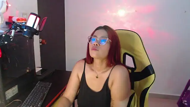 Snapshot of Scarlett_Gracee_ chatting on 11/18/25, 04:39 Scarlett Gracee online show from 11/18/25, 04:39