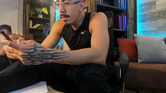 Snapshot of Donovan_Desmond chatting on 09/10/25, 08:25 Donovan Desmond online show from 09/10/25, 08:25