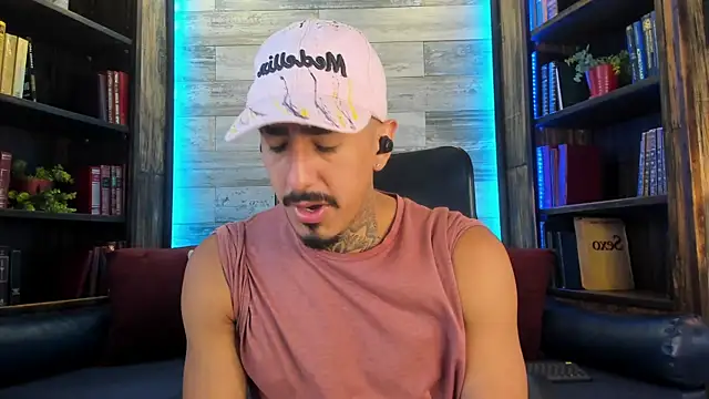 Snapshot of Donovan_Desmond chatting on 10/01/25, 08:59 Donovan Desmond online show from 10/01/25, 08:59