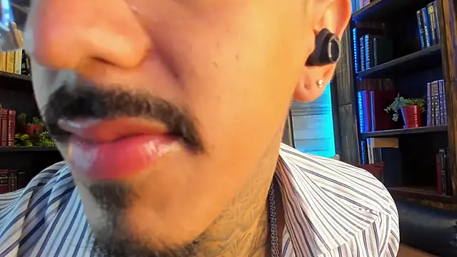 Snapshot of Donovan_Desmond chatting on 10/02/25, 08:49 Donovan Desmond online show from 10/02/25, 08:49