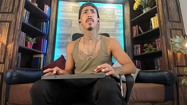 Snapshot of Donovan_Desmond chatting on 10/03/25, 07:55 Donovan Desmond online show from 10/03/25, 07:55