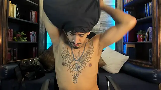 Snapshot of Donovan_Desmond chatting on 10/08/25, 10:51 Donovan Desmond online show from 10/08/25, 10:51