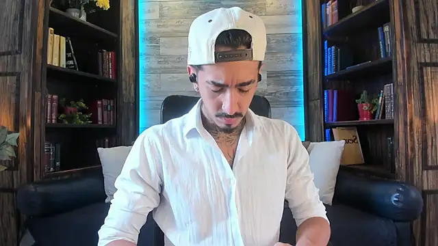 Snapshot of Donovan_Desmond chatting on 10/13/25, 07:47 Donovan Desmond online show from 10/13/25, 07:47