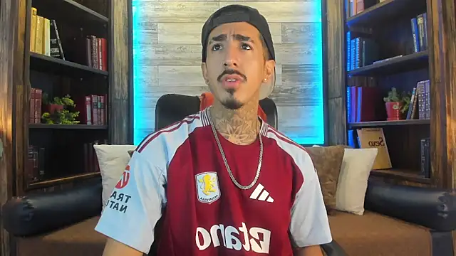 Snapshot of Donovan_Desmond chatting on 10/14/25, 08:09 Donovan Desmond online show from 10/14/25, 08:09