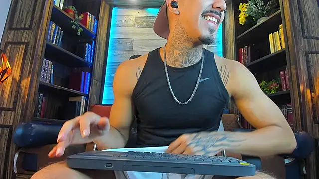 Snapshot of Donovan_Desmond chatting on 10/20/25, 07:58 Donovan Desmond online show from 10/20/25, 07:58