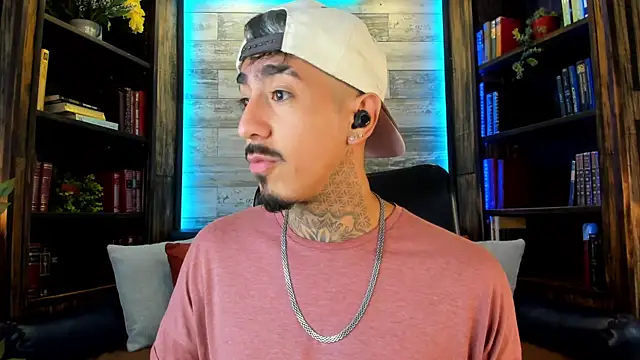 Snapshot of Donovan_Desmond chatting on 10/21/25, 08:53 Donovan Desmond online show from 10/21/25, 08:53