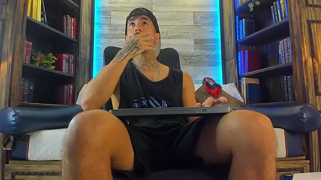 Snapshot of Donovan_Desmond chatting on 10/28/25, 09:06 Donovan Desmond online show from 10/28/25, 09:06