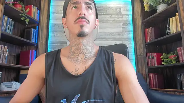 Snapshot of Donovan_Desmond chatting on 10/29/25, 07:48 Donovan Desmond online show from 10/29/25, 07:48