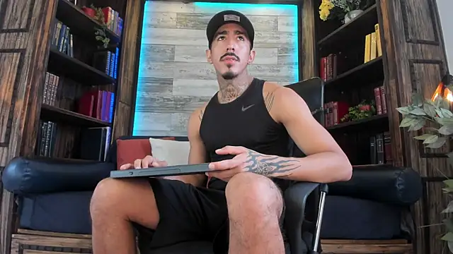 Snapshot of Donovan_Desmond chatting on 11/10/25, 08:41 Donovan Desmond online show from 11/10/25, 08:41