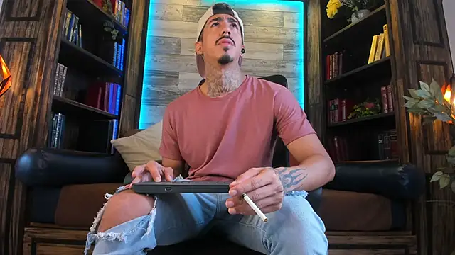 Snapshot of Donovan_Desmond chatting on 11/12/25, 08:08 Donovan Desmond online show from 11/12/25, 08:08