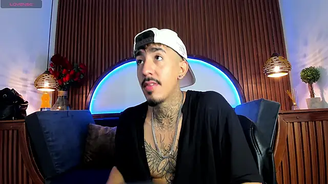 Snapshot of Donovan_Desmond chatting on 11/15/25, 09:11 Donovan Desmond online show from 11/15/25, 09:11