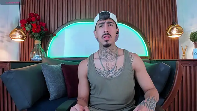 Snapshot of Donovan_Desmond chatting on 11/21/25, 08:18 Donovan Desmond online show from 11/21/25, 08:18