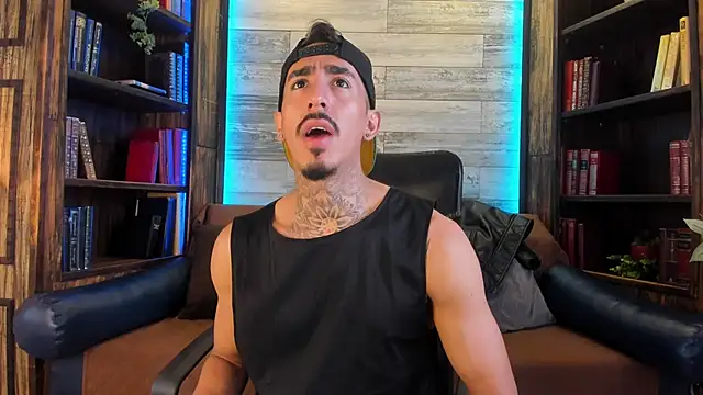 Snapshot of Donovan_Desmond chatting on 11/24/25, 08:19 Donovan Desmond online show from 11/24/25, 08:19