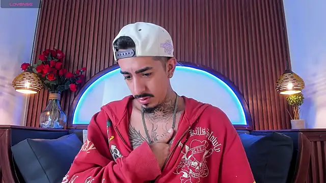 Snapshot of Donovan_Desmond chatting on 11/28/25, 08:22 Donovan Desmond online show from 11/28/25, 08:22