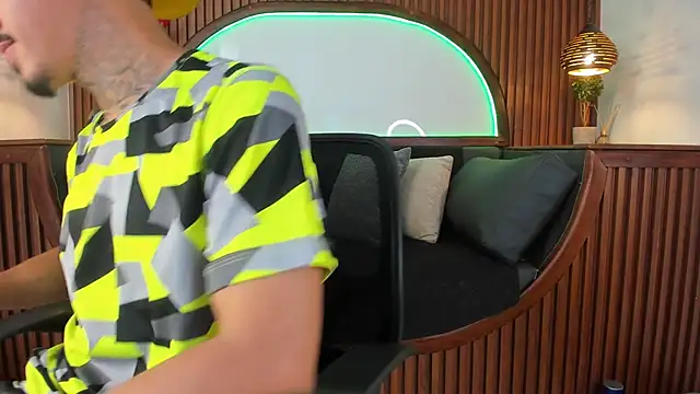 Snapshot of Donovan_Desmond chatting on 12/05/25, 07:32 Donovan Desmond online show from 12/05/25, 07:32