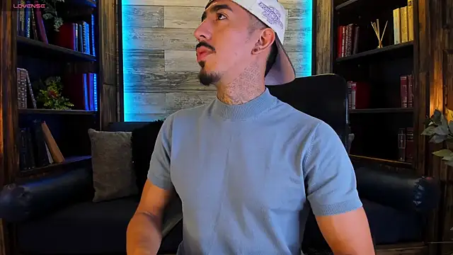 Snapshot of Donovan_Desmond chatting on 12/18/25, 02:50 Donovan Desmond online show from 12/18/25, 02:50