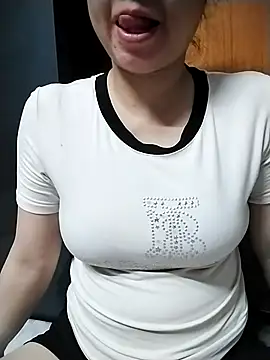 Snapshot of Mie_rose chatting on 04/25/26, 01:41 Mie rose online show from 04/25/26, 01:41