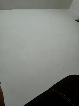 Snapshot of surdotravieso chatting on 09/22/25, 02:13 surdotravieso online show from 09/22/25, 02:13