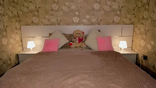 Snapshot of mishapallmer chatting on 04/09/26, 03:06 mishapallmer online show from 04/09/26, 03:06