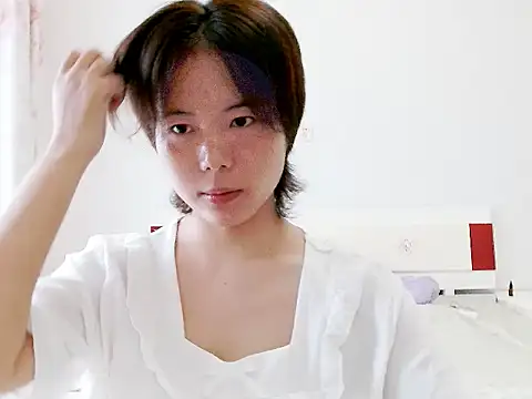 Snapshot of huihui520-- chatting on 09/18/25, 12:01 huihui520-- online show from 09/18/25, 12:01