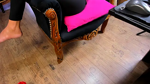 TaylorGrace online show from 10/17/25, 04:04