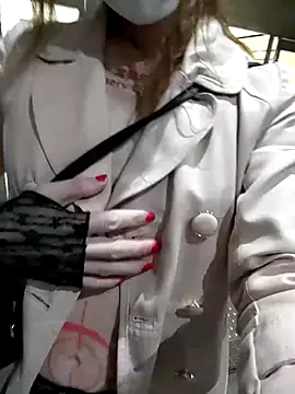 pink-mai online show from 11/11/25, 10:54