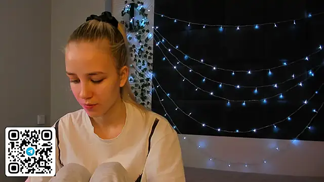 Snapshot of Anellyball chatting on 03/13/26, 09:27 Anellyball online show from 03/13/26, 09:27