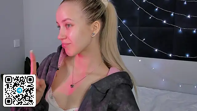 Snapshot of Anellyball chatting on 03/17/26, 09:12 Anellyball online show from 03/17/26, 09:12