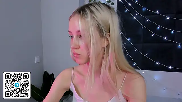 Snapshot of Anellyball chatting on 03/18/26, 09:12 Anellyball online show from 03/18/26, 09:12