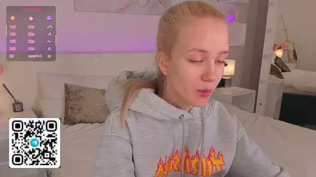 Snapshot of Anellyball chatting on 04/05/26, 10:12 Anellyball online show from 04/05/26, 10:12