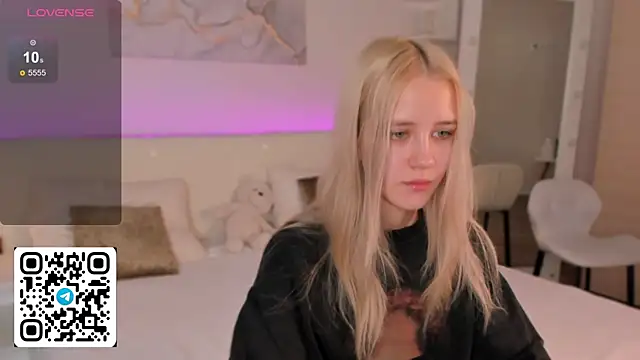 Snapshot of Anellyball chatting on 04/12/26, 10:31 Anellyball online show from 04/12/26, 10:31