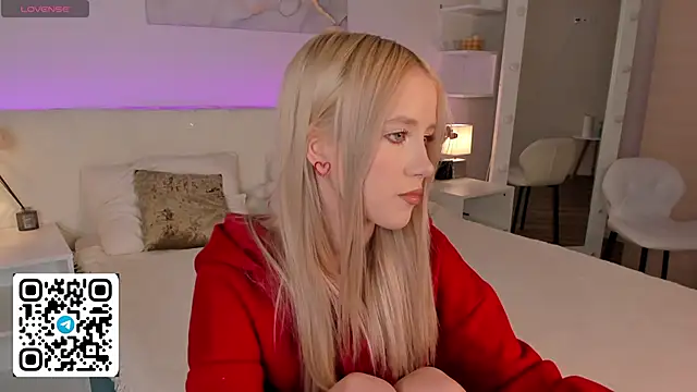 Snapshot of Anellyball chatting on 04/13/26, 09:26 Anellyball online show from 04/13/26, 09:26