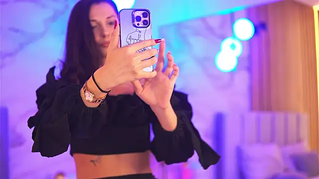 Snapshot of EllyLynn chatting on 10/07/25, 07:11 EllyLynn online show from 10/07/25, 07:11