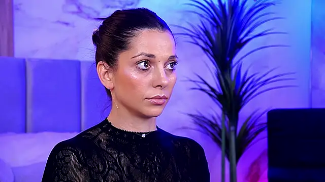 Snapshot of EllyLynn chatting on 10/19/25, 07:58 EllyLynn online show from 10/19/25, 07:58