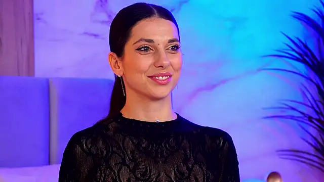 Snapshot of EllyLynn chatting on 11/29/25, 10:02 EllyLynn online show from 11/29/25, 10:02