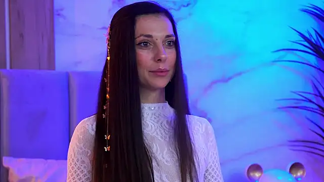 Snapshot of EllyLynn chatting on 12/04/25, 09:23 EllyLynn online show from 12/04/25, 09:23