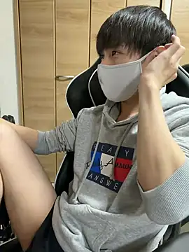 Snapshot of jiji9253 chatting on 04/08/26, 01:11 jiji9253 online show from 04/08/26, 01:11