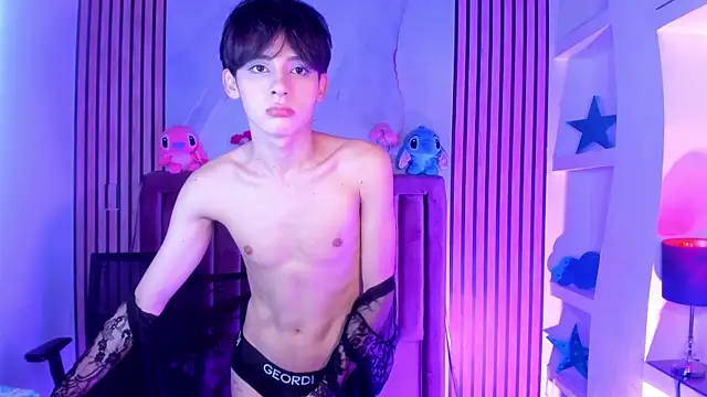 Snapshot of MathiasGreen_ chatting on 12/05/25, 03:04 MathiasGreen online show from 12/05/25, 03:04