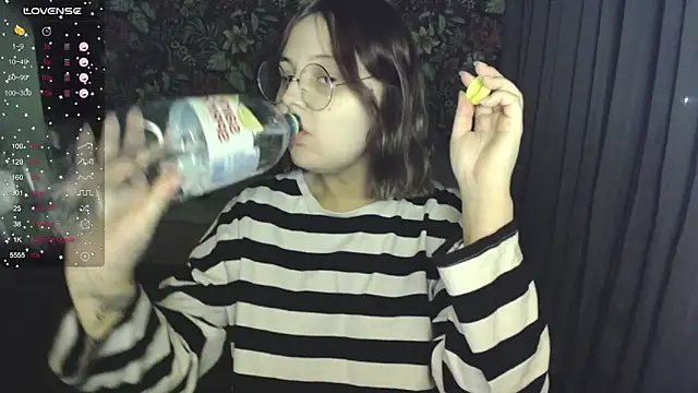 Snapshot of vendymories chatting on 03/25/26, 06:36 vendymories online show from 03/25/26, 06:36