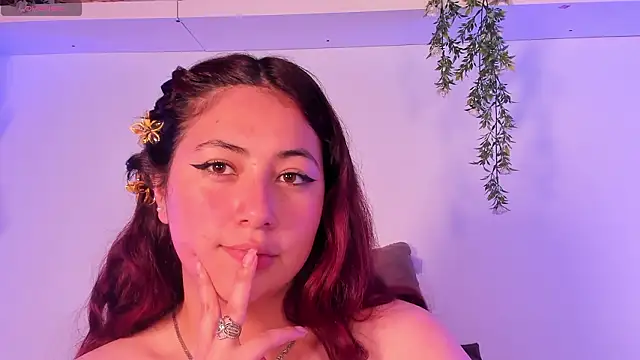 Nicolle Evanss  online show from 02/03/26, 06:51