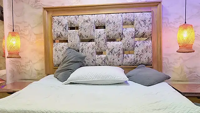 julyana mendez online show from 10/12/25, 07:35