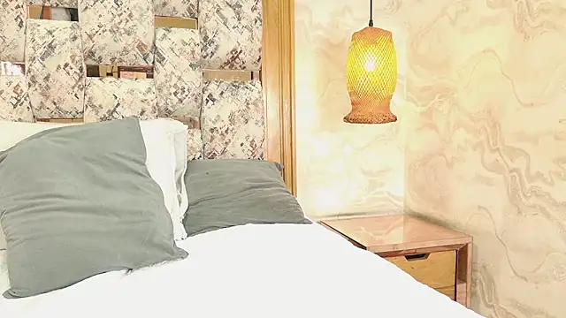 julyana mendez online show from 10/16/25, 07:37