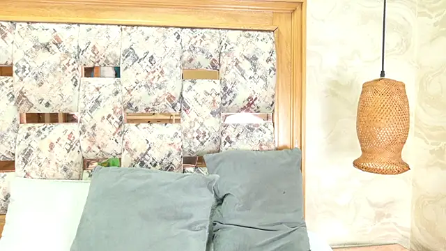 julyana mendez online show from 10/19/25, 07:14