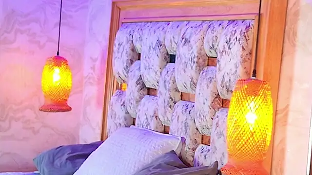 julyana mendez online show from 10/21/25, 07:47